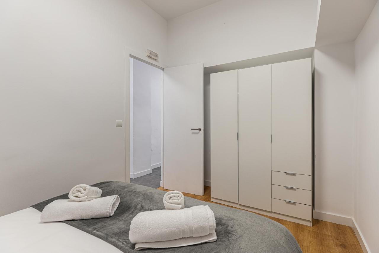Waou Essence I Los Austrias - Corta Duracion Madrid Exterior foto