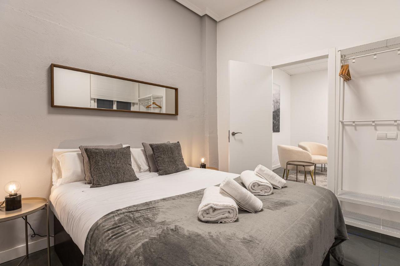 Waou Essence I Los Austrias - Corta Duracion Madrid Exterior foto