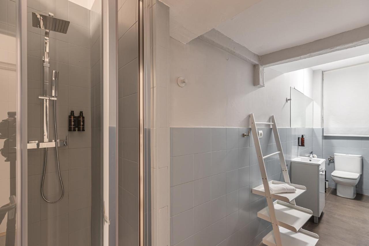 Waou Essence I Los Austrias - Corta Duracion Madrid Exterior foto